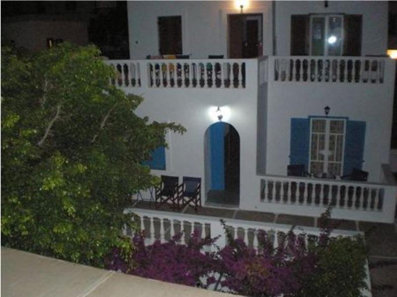 الشقق الفندقية إيوس خورافي  Artemis Pension المظهر الخارجي الصورة
